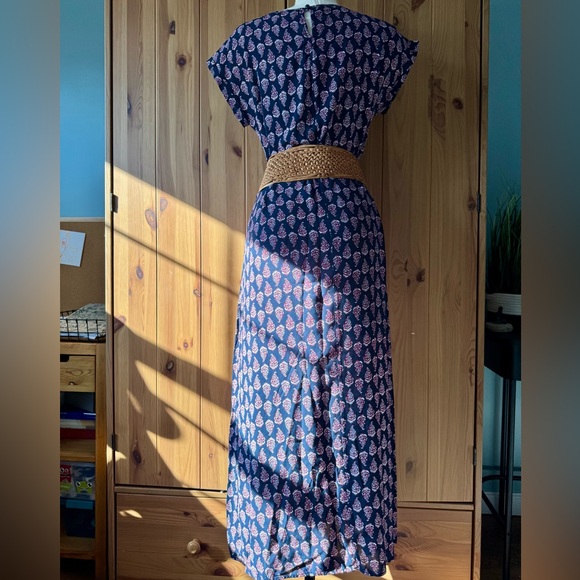 Patterned Maxi Dress (BELT not included 😔) Beautiful design, fits S-M - Picture 2 of 5